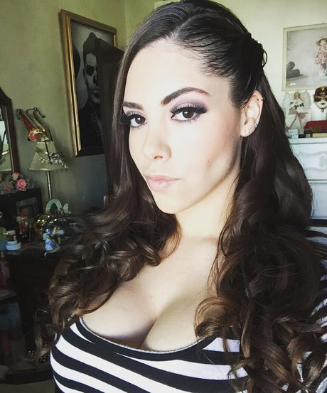 Claudia Guajardo modèle joli image