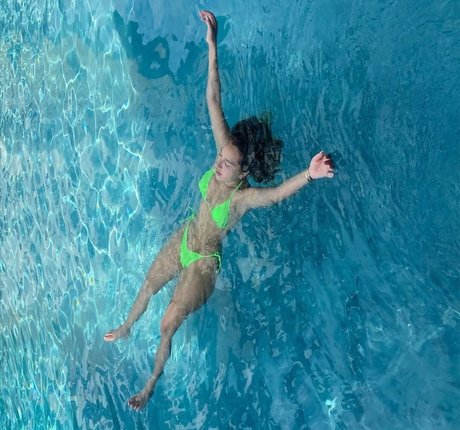 Adrienne Bailon étoile exclusive img