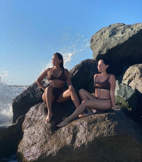 Adrienne Bailon modèle meilleur des photos