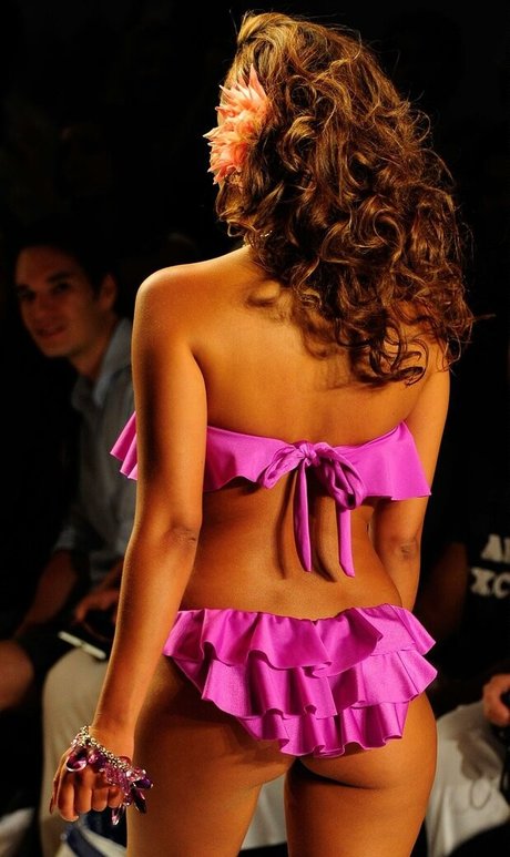 Adrienne Bailon belle star du porno galeries