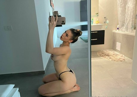 Carla Daiana modèle adulte collection