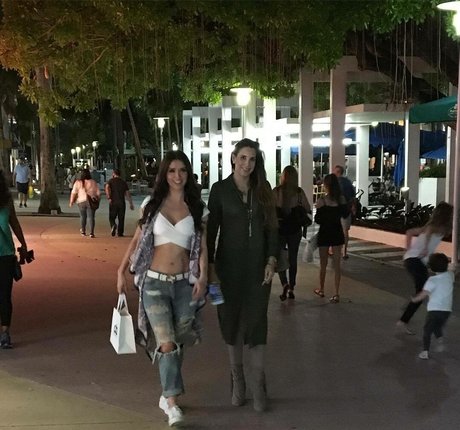 Marlene Favela étoile chaude galerie