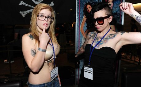 Mariah Mars nus de stars du porno photos