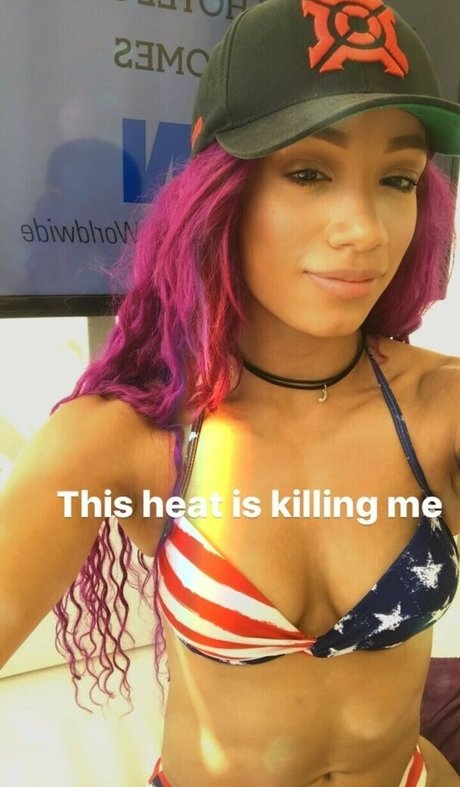 WWE Sasha Banks nus étoiles des photos