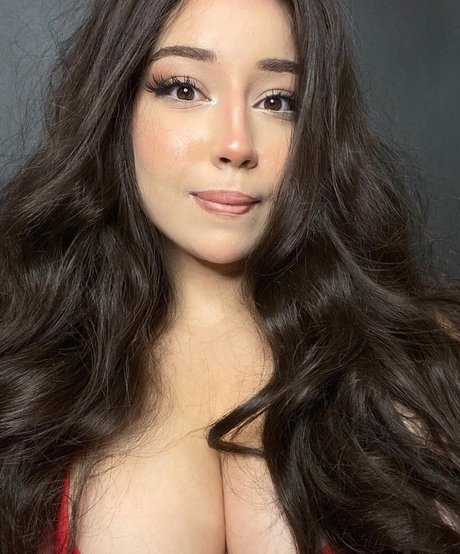 Shinny Asmr modèle sexy des photos