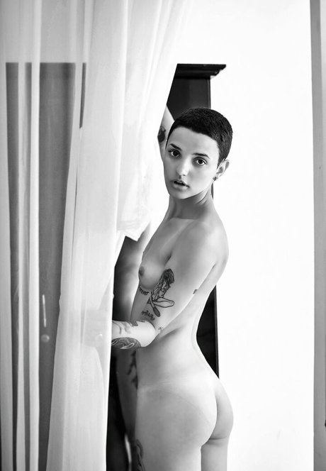 Kristina Letushova modèles nus photo