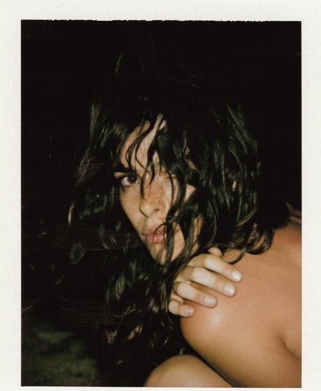 Carly Foulkes actrice de nus photo