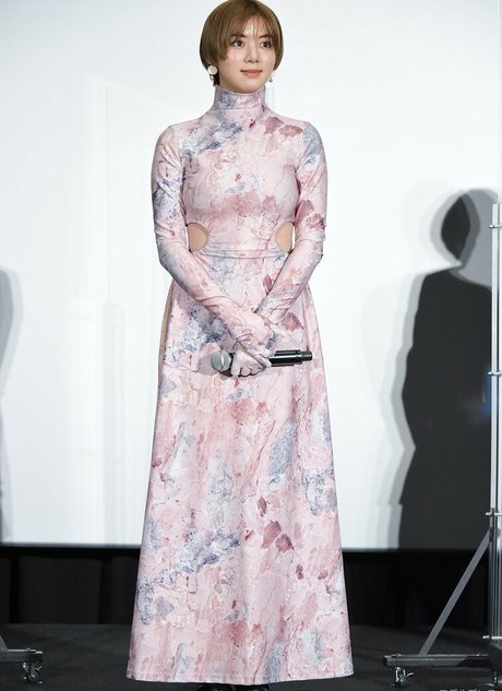 Elaiza Ikeda star du porno belle image