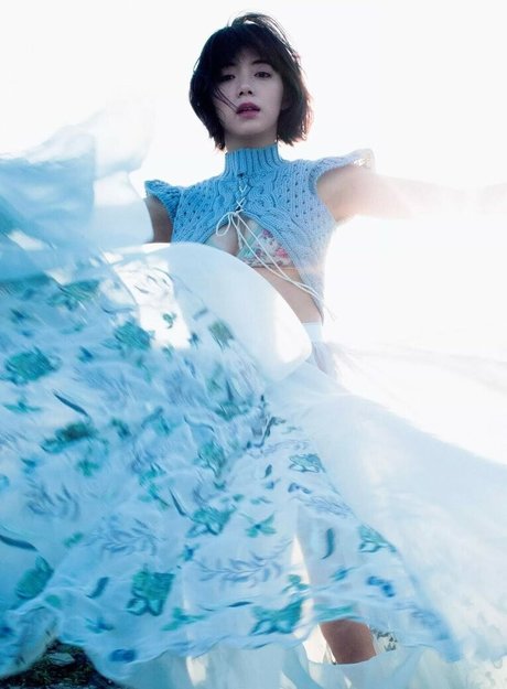 Elaiza Ikeda star du porno adulte collection