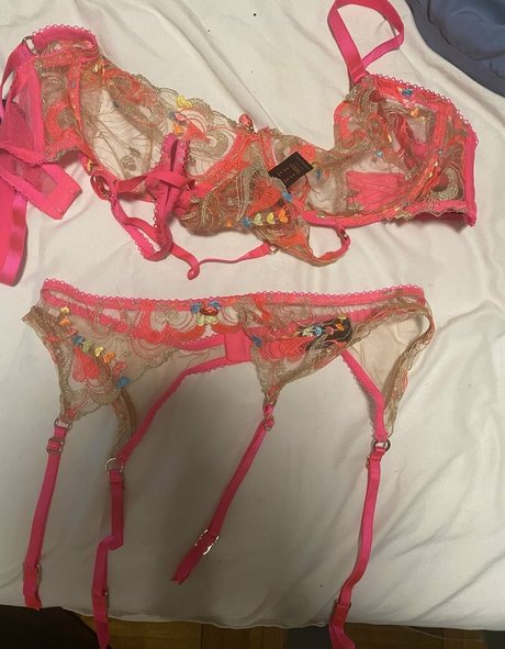 Antonella Shau star du porno parfaite image