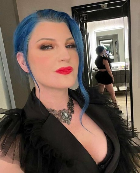 Leva Bates modèle érotique des photos
