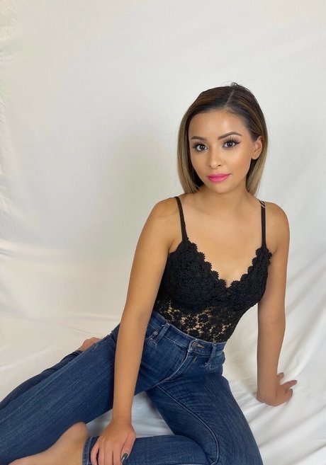 Iris In The Kitchen nus étoiles galeries