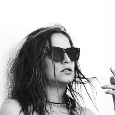 Lonna Manson modèle parfait des photos