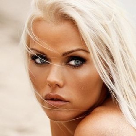 Asdis Ran star pornographique image