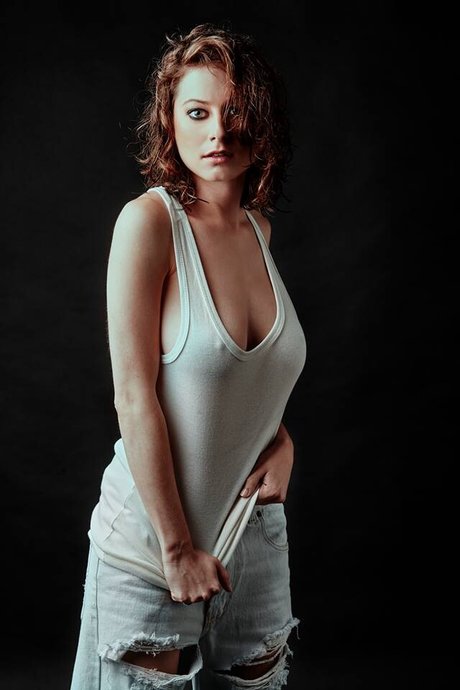 Yael Gayaa actrice érotique des photos