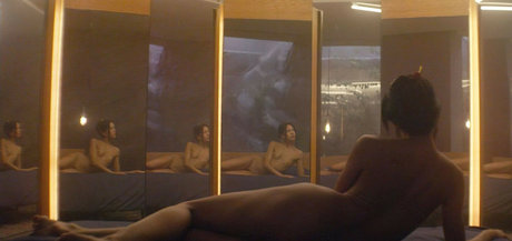 Sonoya Mizuno actrice nue galerie