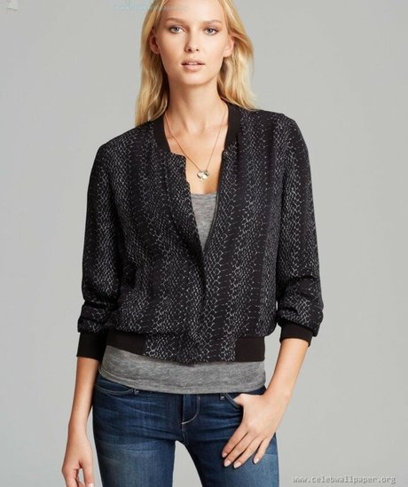 Adriana Cernanova modèle nu galerie