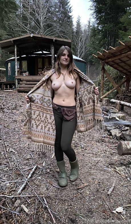 Nicollelove actrice artistique archive