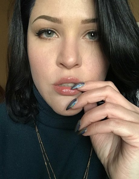 tatouages ​​blonds onlyfans sexy érotique photos