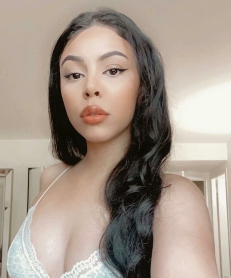 Tima Ibrahim modèle porno photos
