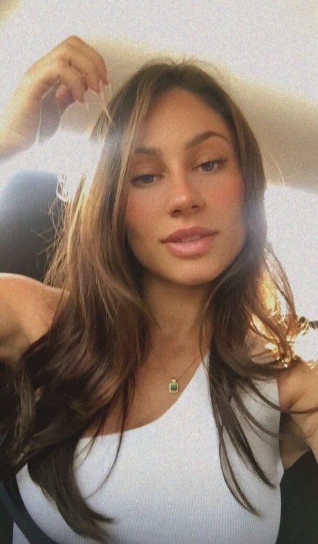 Madison Cortesano Nude art étoile image