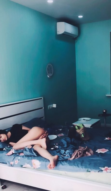 Meflia actrice sexy des photos