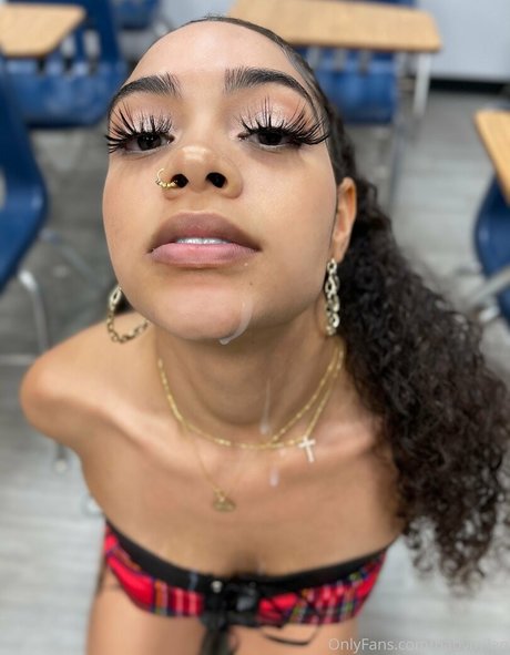 Babymilan star du porno de haute qualité photos