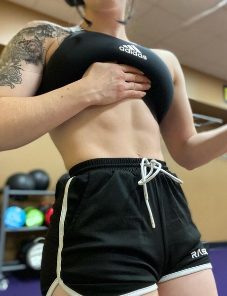 Amber The Valkyrie modèle sympa des photos