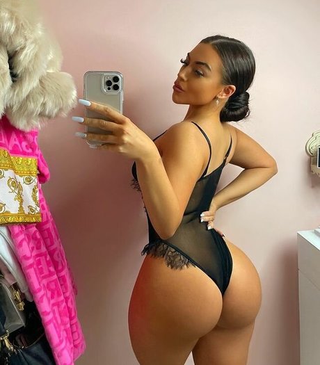 Kate Isobel Daisy modèle magnifique galeries