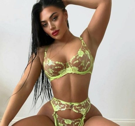 Kate Isobel Daisy modèle nu des photos