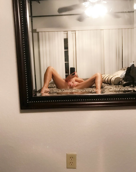 Muse Nina nus de stars du porno des photos