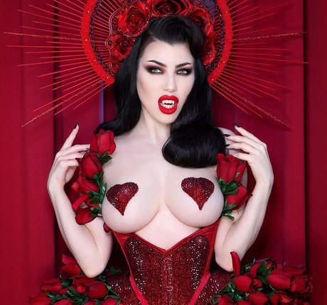 Threnody In Velvet beau modèle collection