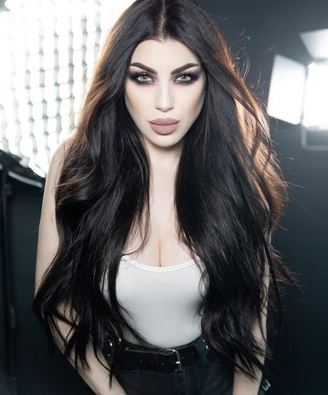 Threnody In Velvet xxx étoile photos