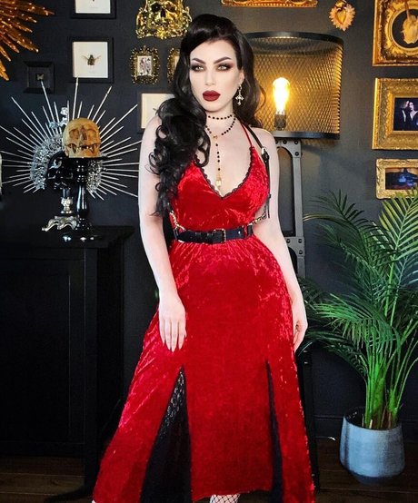 Threnody In Velvet star du porno adulte collection