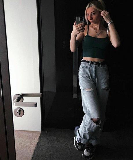 veylaneey actrice porno archive