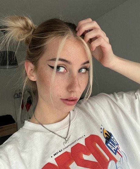 veylaneey modèle parfait des photos