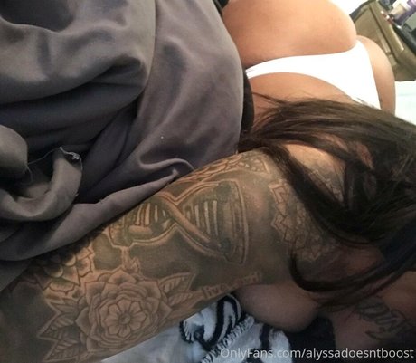 Alyssadoesntboost modèle joli photo
