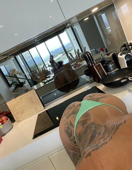 Hayley Vernon joli modèle img