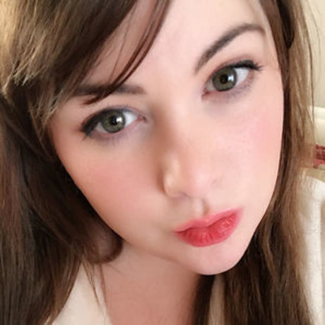 Divinebrat modèle nu images