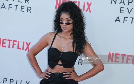 Mila J art modèle des photos