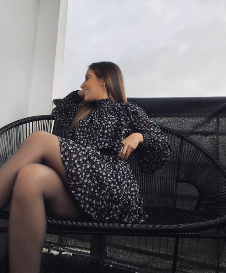 Apollinegrmz actrice adulte archive