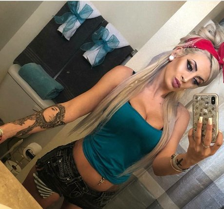 Kailey Telles haut modèle collection