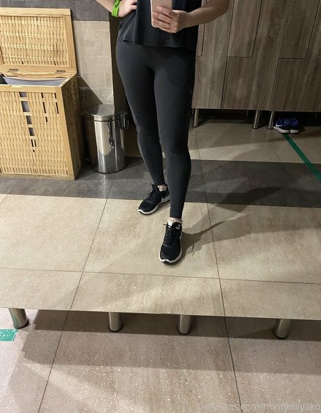 MintyMiyako modèle magnifique photo