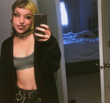 Ch0ke Cherry star du porno de haute qualité image