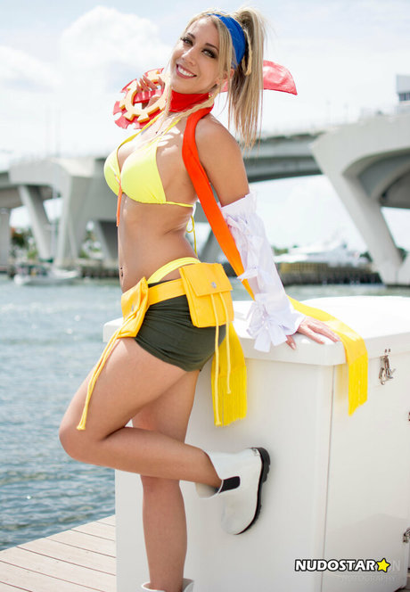 Cindrella Cosplay modèle gratuit des photos