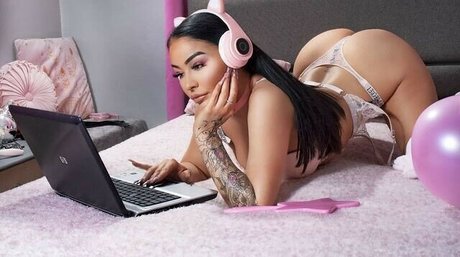 Reign Chaos actrice de nus img