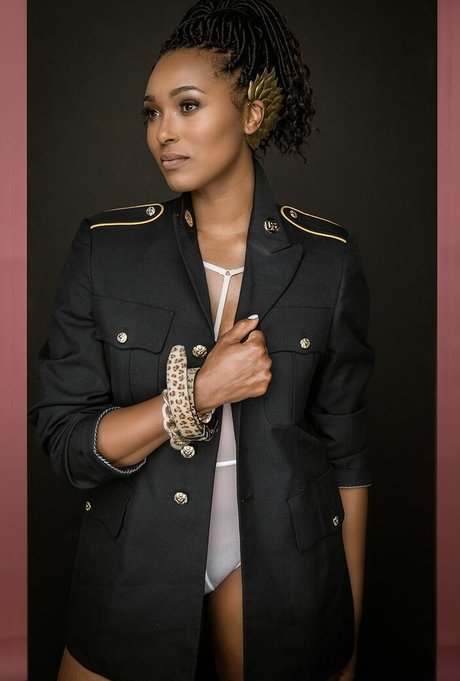 Dr Ebonie Vincent mannequin galeries