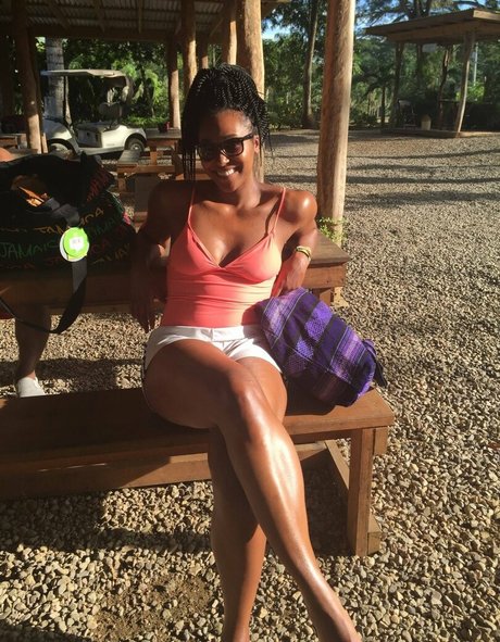 Dr Ebonie Vincent star érotique galerie