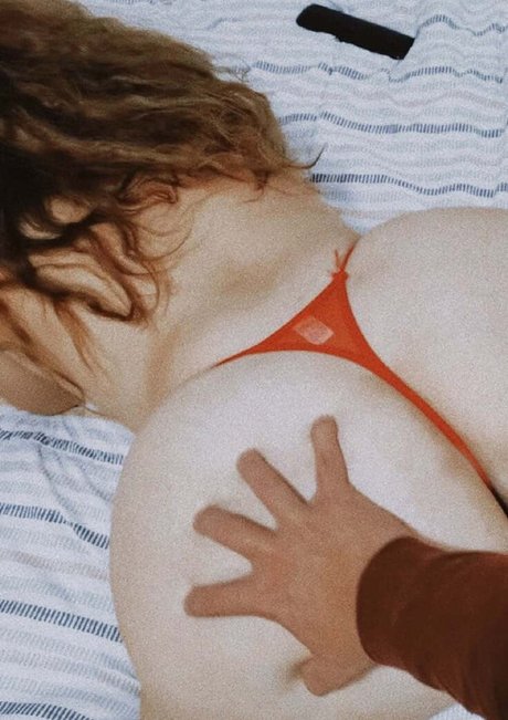 Carmen Curvy actrice xxx photo