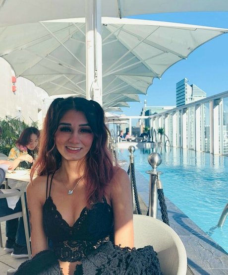 Bhavika Shah étoile magnifique archive